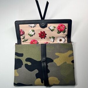 Stella & Dot Floral Print Clutch